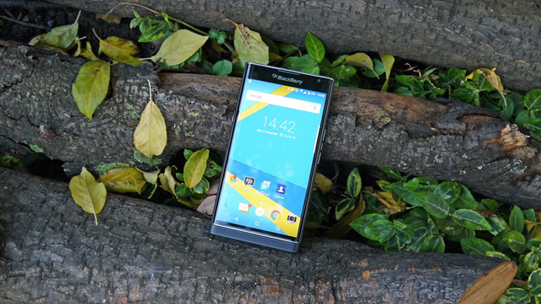 BlackBerry Priv »» Android smartphone » Display 5.4″ AMOLED capacitive touchscreen, 18 MP camera, Wi-Fi, GPS, Bluetooth.