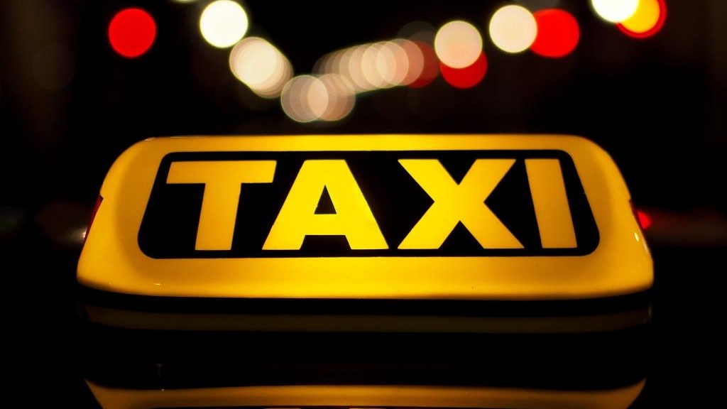 Cele mai bune aplicatii taxi pentru iOS si Android