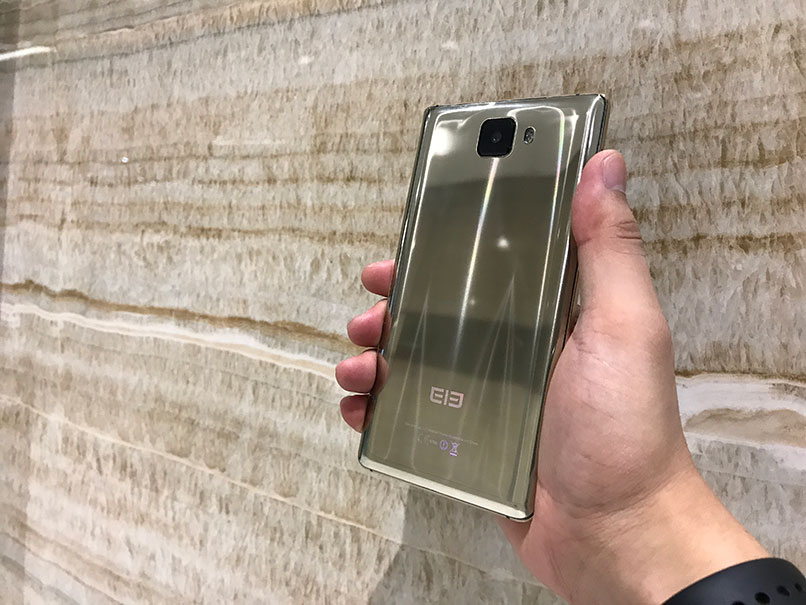 Elephone S8 Gold Edition surprins in imagini reale