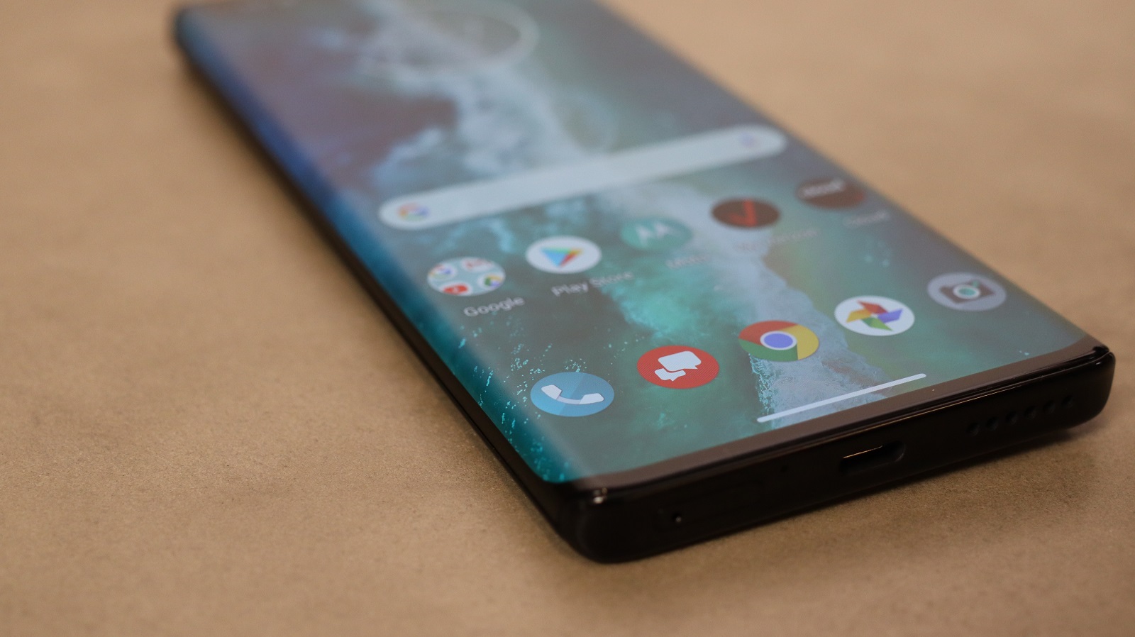 Samsung Galaxy S20 Plus vs Motorola Edge Plus. Pe care dintre cele doua